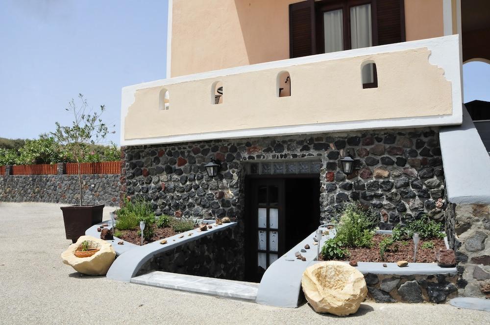 Anessis Aparthotel Fira  Exterior photo