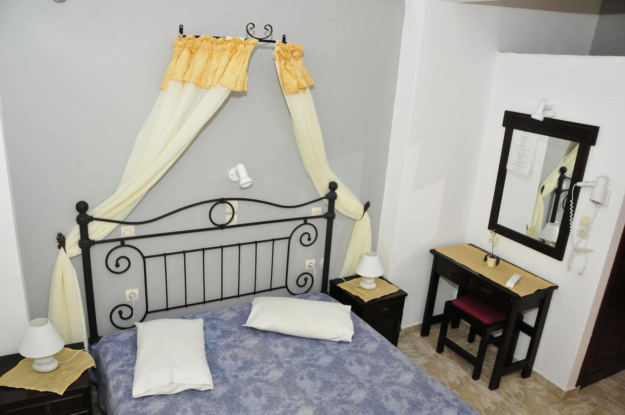 Anessis Aparthotel Fira  Exterior photo
